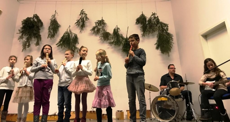 Weihnachtsfeier Schulband und Flöten