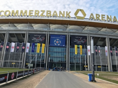 Eintracht vor Stadion